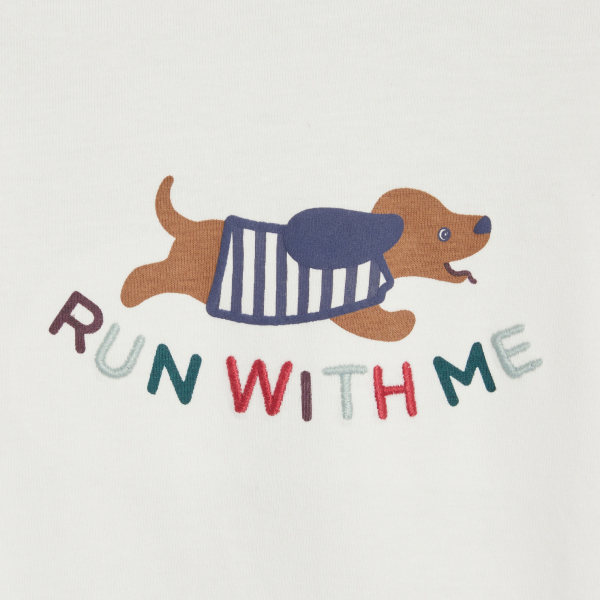 تيشيرت مع صورة كلب مطرزة باللون الأبيض للأطفال الصغار